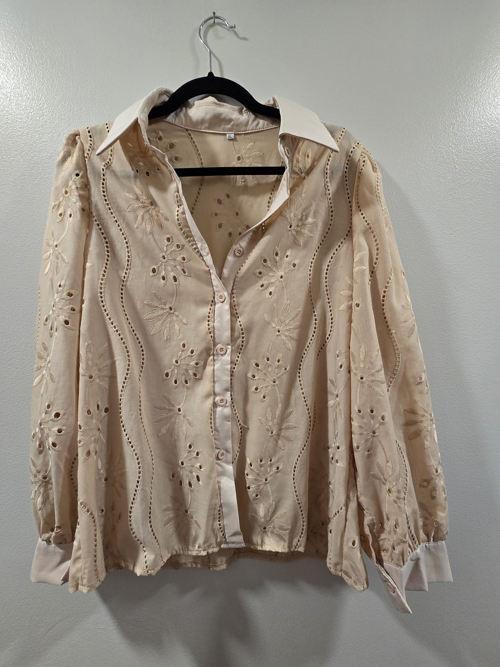 Women's Beige Eyelet Button-Front Blouse XL